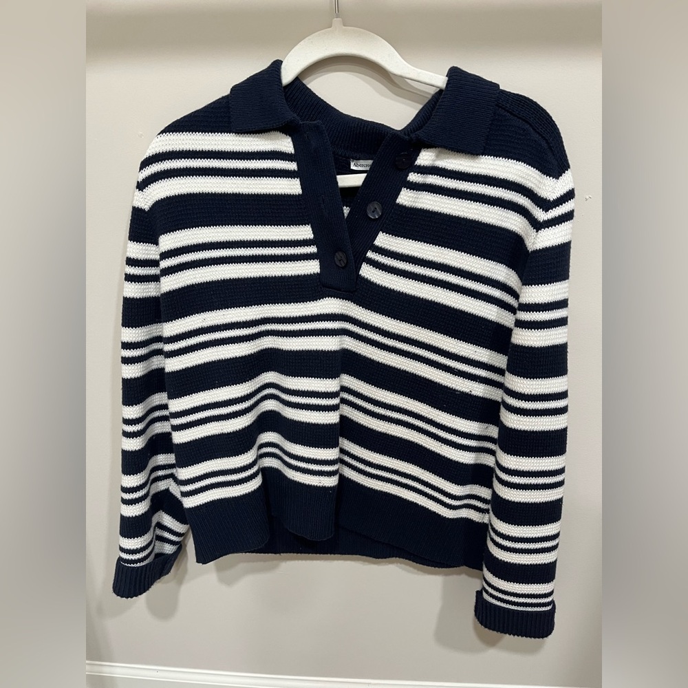 Abercrombie & Fitch sweater
